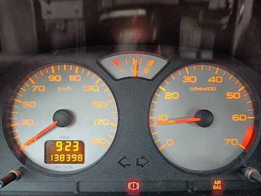 non par contre je ne suis pas enchanté par le voyant d'airbag :o